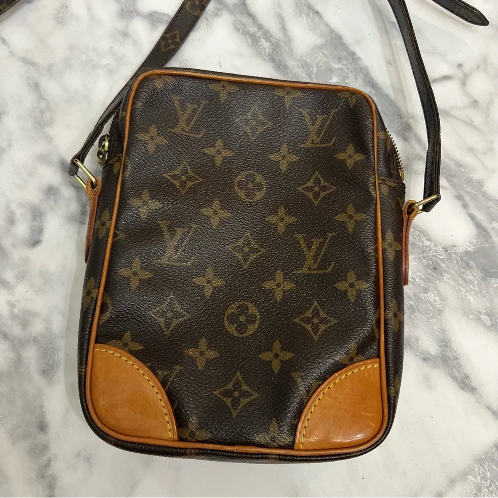 Vintage Louis Vuitton | Danube PM Monogram Crossbody Bag - Picture 9 of 14